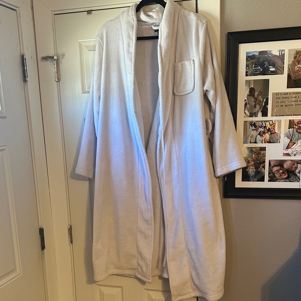 Women's White Plush Robe